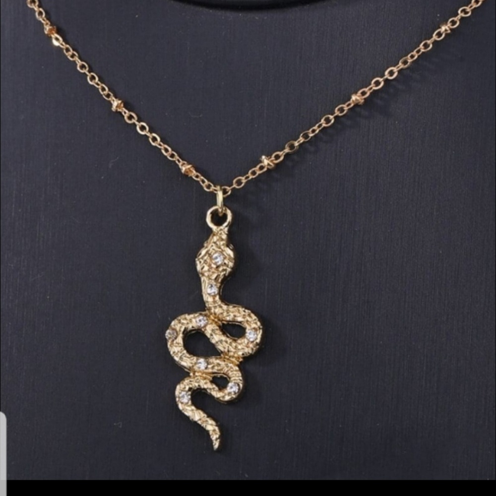 ☆A FEW LEFT!!GOLD SNAKE NECKLACE - Picture 1 of 3